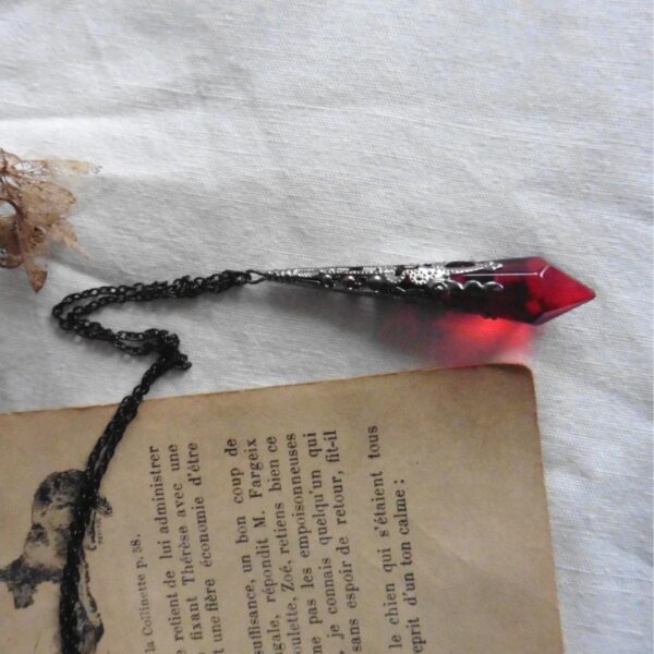 Wholesale Cross-border foreign trade gothic dark red and black glass crystal pendant necklace factory direct sales