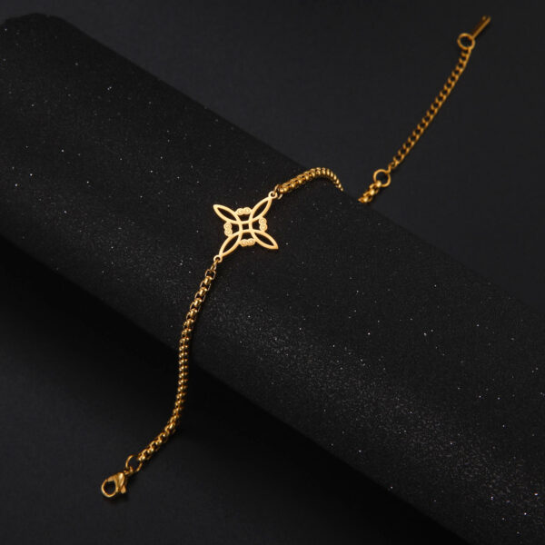 Wholesale Korean style Hot Selling factory straight hair Joker witch knot S-shaped double hole pendant box chain stainless steel bracelet