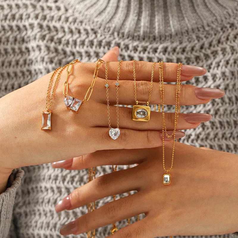 Wholesale 304 Stainless Steel Inlaid Zircon Heart Square Pendant Clavicle Chain 18K Gold Plated Handmade Chain Vacuum Electroplating (Furnace) Women's