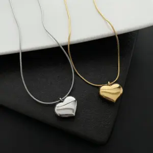 Wholesale Simple Style Heart Shape Titanium Steel Necklace