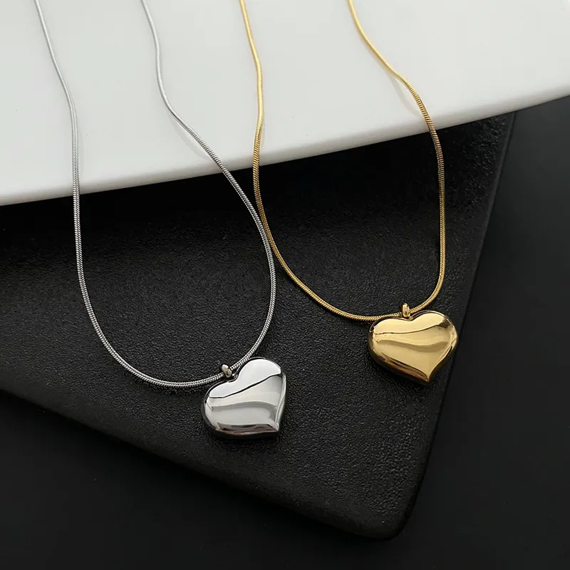 Wholesale Simple Style Heart Shape Titanium Steel Necklace