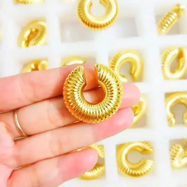 Wholesale C Shape Stripe Stainless Steel Classic Style Earrings