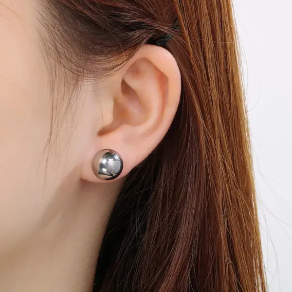 Wholesale PVD Coated 18K Gold Plated Round 304 Stainless Steel Simple Style Waterproof Non Tarnish Ear Studs