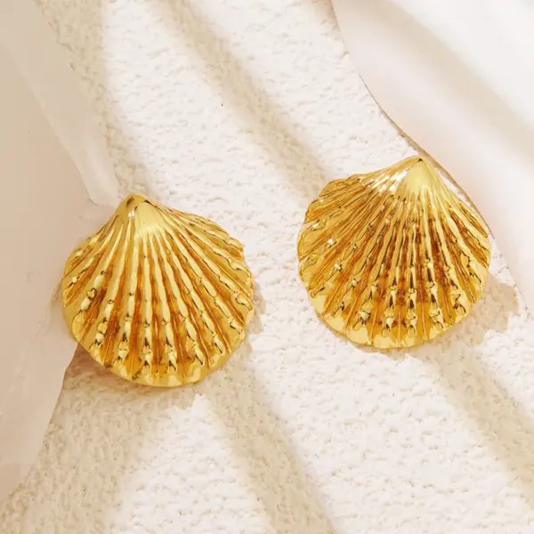 Wholesale 304 Stainless Steel Plastic Scallop Shell Electroplating Artificial Pearls Imitation Gold French Style Classic Style IG Style Ear Studs