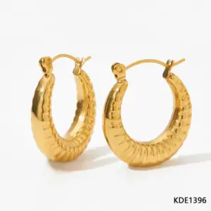 Gold / Earrings