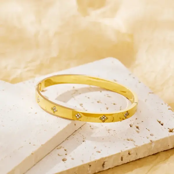 Wholesale Real Gold Plated Flower 304 Stainless Steel Fashion Waterproof Non Tarnish Bangle