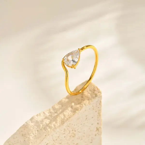 Wholesale Ladies Versatile Geometric Stainless Steel Rings Gold Plated Waterdrop Zirconia Ring Fashionable Accessory For Women