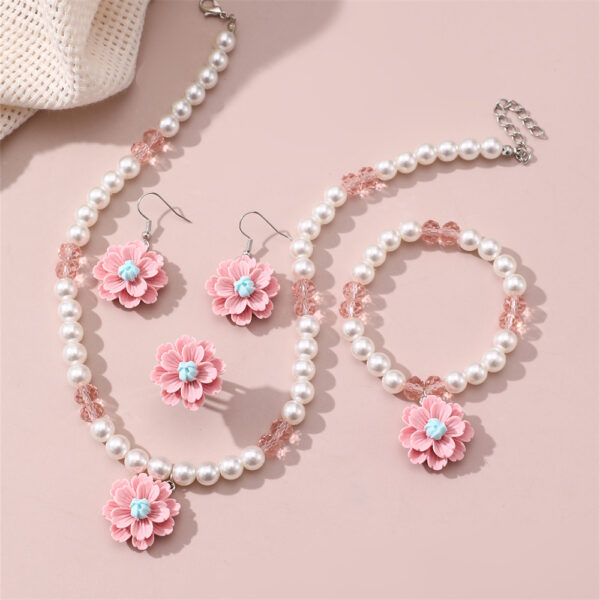 Wholesale Light luxury sweet imitation pearl flower pendant children's necklace four-piece set