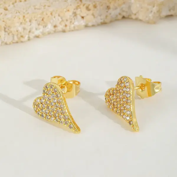 1 Pair Casual Elegant Shiny Heart Shape Crown Inlay Copper Zircon Imitation Gold Ear Studs