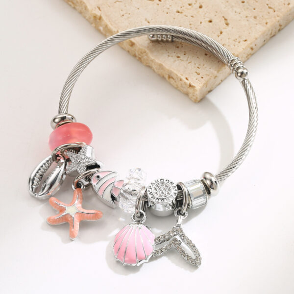 Wholesale Stainless steel bracelet with starfish, seashell, bear pendant, and heart-shaped charm for women.