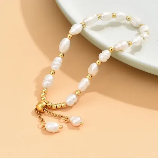 Elegant Modern Style Irregular 201 Stainless Steel Freshwater Pearl 18K Gold Plated Bracelets In Bulk