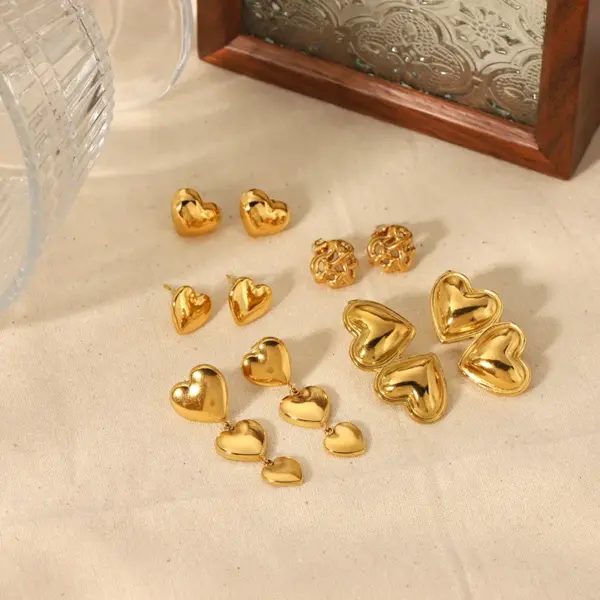 Wholesale PVD Coated Real Gold Plated Heart Shape 304 Stainless Steel Classic Style Waterproof Non Tarnish Drop Earrings Ear Studs