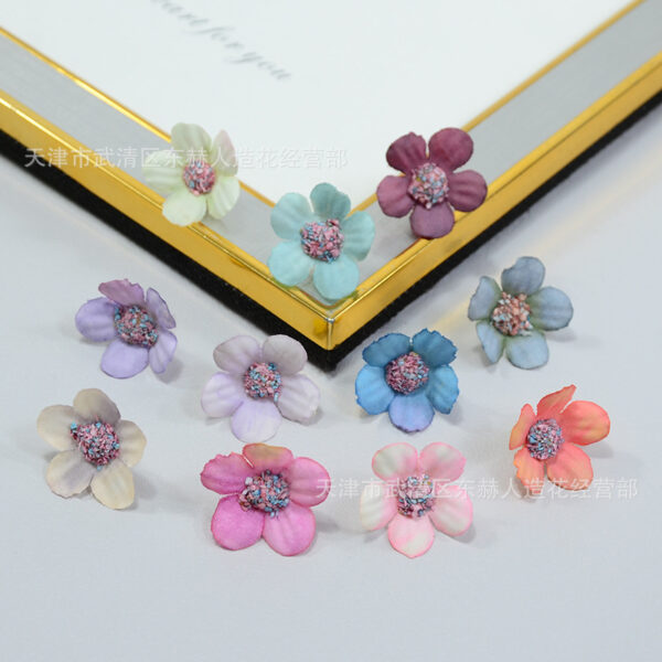 Wholesale Artificial Flower Mini Daisy Flowers Cute Little Wild Chrysanthemum Head DIY Garland Hat Accessories Various Scene Arrangements