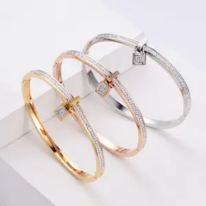 Wholesale PVD Coated 18K Gold Plated U Shape 304 Stainless Steel Waterproof Non Tarnish