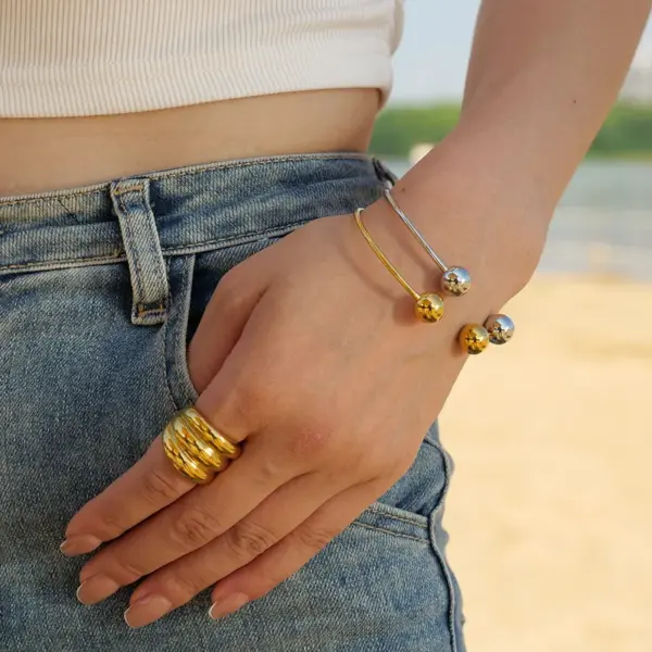 Stainless Steel Ball PVD Coated Real Gold Plated Simple Style Waterproof Non Tarnish Gold Bangle