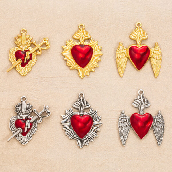 Wholesale Cross-border European and American Retro Gothic Red Heart Alloy Relief Accessories Love Wings Necklace Pendant Party