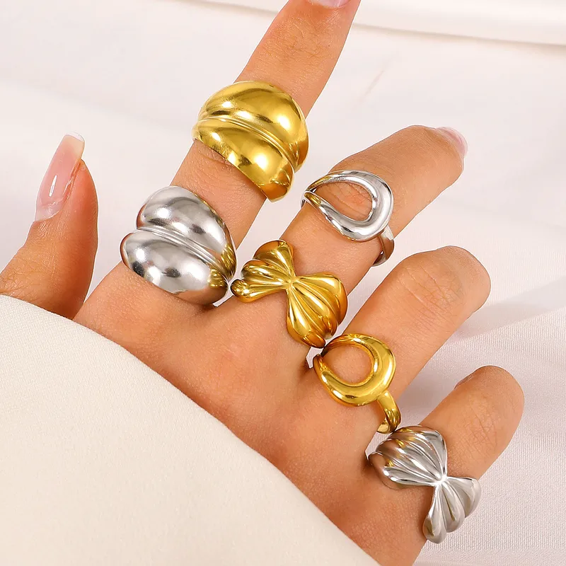 Wholesale 304 Stainless Steel Solid Color PVD Coated No Inlay 18K Gold Plated Simple Style Waterproof Non Tarnish Plating Gold Rings