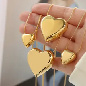 PVD Coated Real Gold Plated 18K Gold Heart 304 Stainless Steel Fashion Waterproof Non Tarnish 304 Stainless Steel Necklace