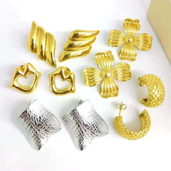 Wholesale 316 Stainless Steel Solid Color Vacation Simple Style Ear Studs For Women's