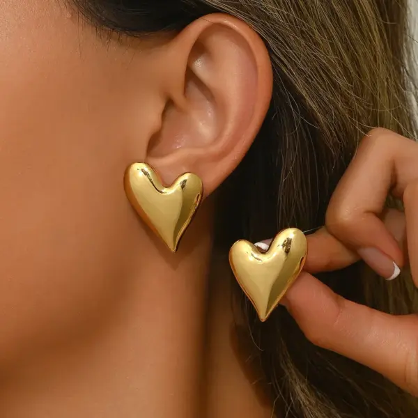 Wholesale 201 Stainless Steel 304 Stainless Steel Heart Shape Electroplating Stone-Free Imitation Gold Sweet Simple Style Multicolor-Golden Yellow Ear Studs