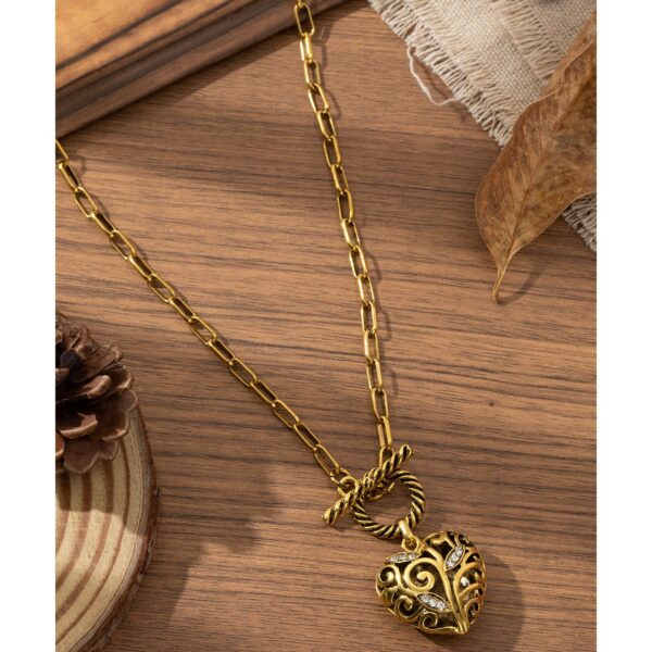 Wholesale Cross-Border Retro Gold Tang Grass Pattern Love Hollow Pendant Necklace Women's Light Luxury Fashion Temperament Niche Design