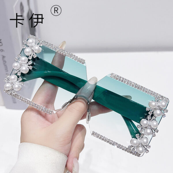 Wholesale New frameless generous frame personalized party sunglasses INS cross-border wholesale diamond sunglasses sunglasses