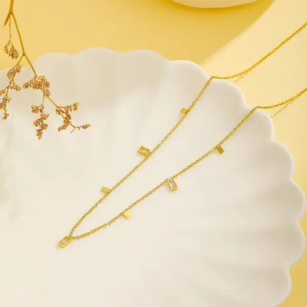 PVD Coated Real Gold Plated 18K Gold Dog Heart Shape Titanium Steel Vintage Style Waterproof Non Tarnish 304 Stainless Steel Pendant Necklace