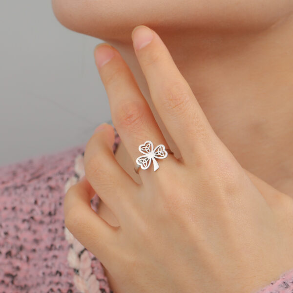 Wholesale Cross-border jewelry wholesale fashion high-end stainless steel hollow Celtic knot three-petal grass plug-in welding ring women