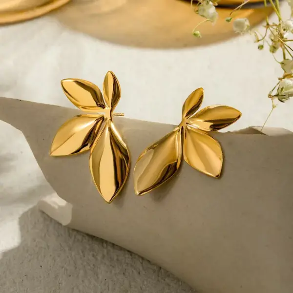 1 Pair Princess Cute Sweet Flower Flowers 304 Stainless Steel Imitation Gold Electroplating Ear Studs