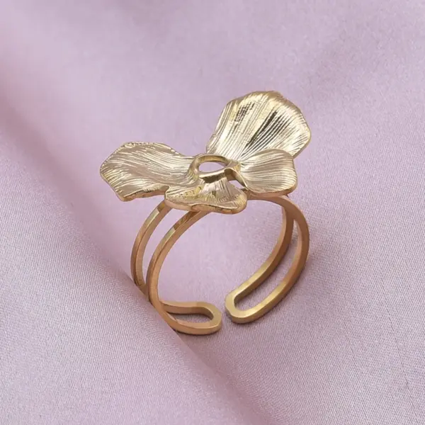 Wholesale PVD Coated Real Gold Plated 18K Gold Flower 304 Stainless Steel IG Style Simple Style Waterproof Non Tarnish Open Rings