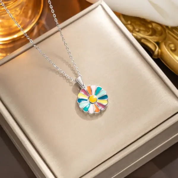Wholesale PVD Coated Real Gold Plated Daisy Stainless Steel Simple Style Waterproof Non Tarnish Titanium Steel Pendant Necklace