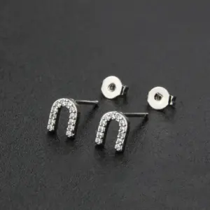 Silver / Letter U