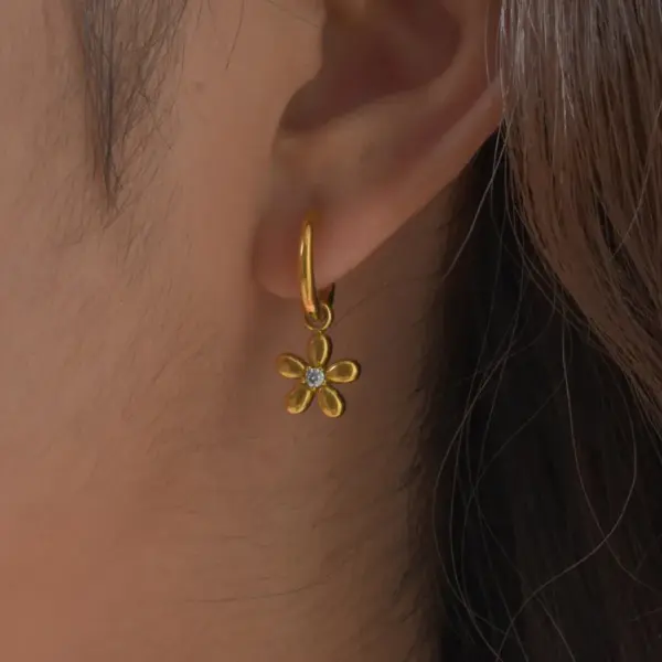 Wholesale PVD Coated Real Gold Plated 18K Gold Flower 304 Stainless Steel IG Style Casual Artistic Waterproof Non Tarnish Charm Sleeper Hoop Earrings