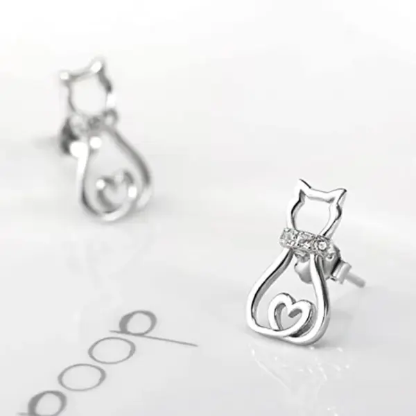 Wholesale Fashion Cute Hollow Inlaid Zircon Cat Copper Earrings Wholesale