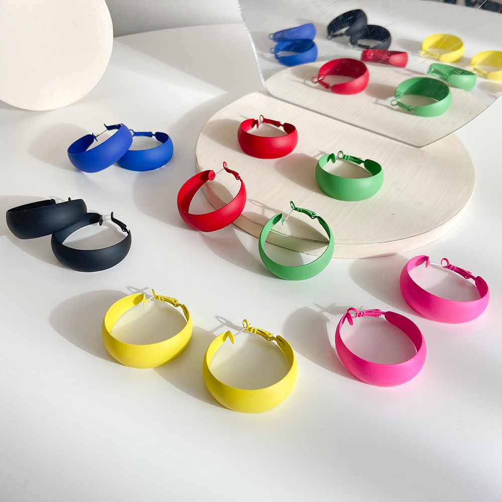 Wholesale European and American retro personality fashion exaerated big ear ring summer color size round ring C- type fashion ear studs earrings for w