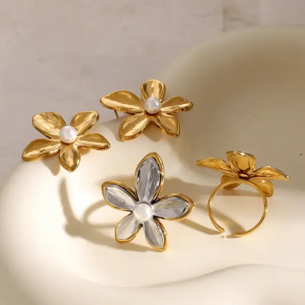 Wholesale 304 Stainless Steel Flower PVD Coated Pearl 18K Real Gold Plated Real Gold Plated Sweet Simple Style Classic Style Waterproof Non Tarnish Gold Rings