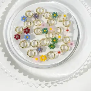 Wholesale Fashion Retro Earrings Acrylic Small Daisy Copper Earrings