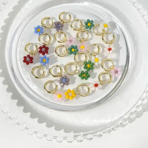 Wholesale Fashion Retro Earrings Acrylic Small Daisy Copper Earrings