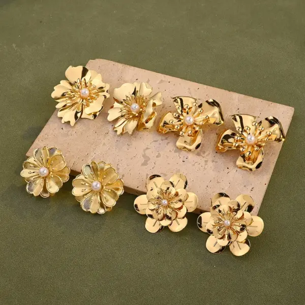 Wholesale Ion Plating (IP) Real Gold Plated 18K Gold Flower Petal 201 Stainless Steel Casual Elegant Sweet Waterproof Non Tarnish Ear Studs