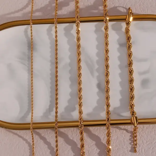 Wholesale PVD Coated Real Gold Plated 18K Gold Geometric 304 Stainless Steel Retro Waterproof Non Tarnish 304 Stainless Steel Necklace