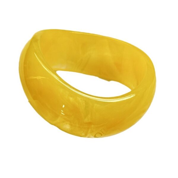 oly-55a31118f5a42998e64184a11a8cf08f Wholesale Simple Resin Color Irregular S-shaped Wide Bracelet
