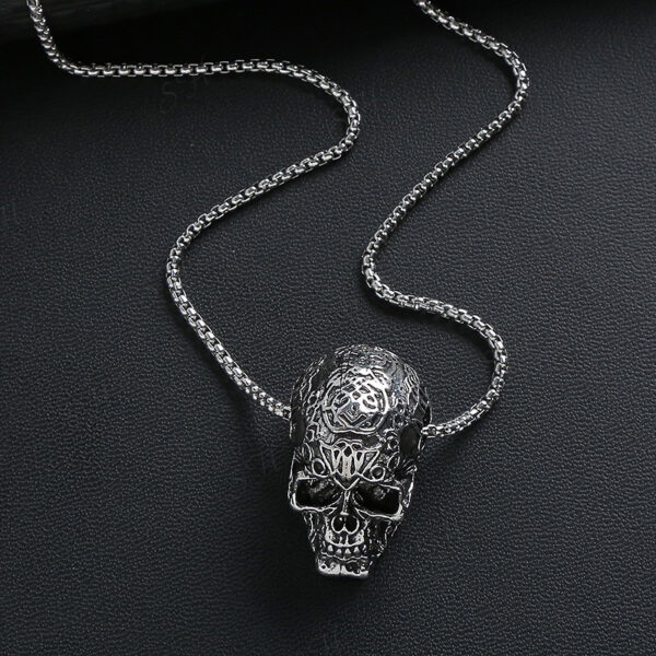 Wholesale Retro Hip Hop Stainless Steel Skull Necklace Women Men's Domineering Skull Pendant Necklace Bohemian Style Jewelry