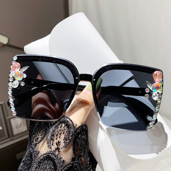 Wholesale Explosions European and American Diamond-encrusted Sunglasses High-grade Women's Large Frame Side Butterfly Diamond Sunglasses Driving Sunshade UV Protection