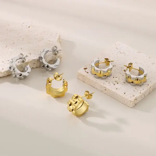 Wholesale Ion Plating (IP) 18K Gold Plated Solid Color 304 Stainless Steel Simple Style Waterproof Non Tarnish Earrings
