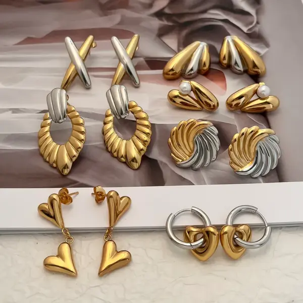 Wholesale Vintage Style Simple Style Geometric Heart Shape Mixed Metal 304 Stainless Steel 18K Gold Plated Ear Studs