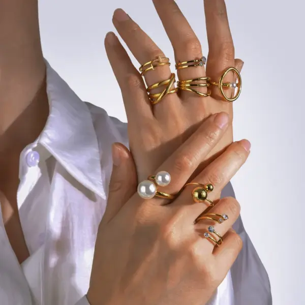 Wholesale PVD Coated Real Gold Plated 18K Gold Geometric 201 Stainless Steel IG Style Vacation Simple Style Waterproof Non Tarnish Rings