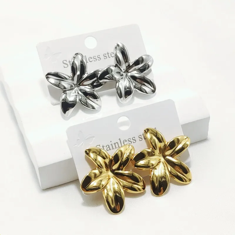 Wholesale 304 Stainless Steel Flower Ion Plating (IP) Golden Plated Elegant Retro Commute Waterproof Non Tarnish Gold Sier Ear Studs