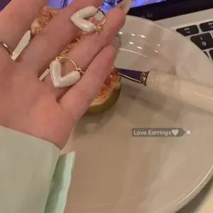 White Heart Ear Clip