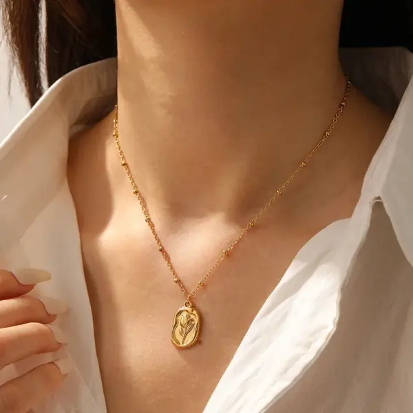 Stainless Steel Rose Flower Necklace Titanium Women's Pendant 18K Gold Plated Color Retention High-End Feeling Jewelry