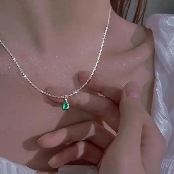 Wholesale Elegant Solid Color Copper Inlay Rhinestones Pendant Necklace